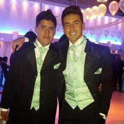 Reader2330's profile picture. Vida solo hay una, vive como mas quieras :)