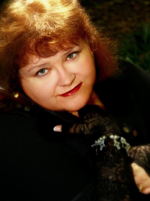 I am a singer and have a CD available at http://t.co/W7vi2me6x9 I perform for weddings, banquets, church events and special events.