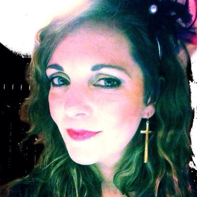 Guitarist/ Pianist. Vocalist for @JGPband and lead singer of progrock band @ebony_tower Living in SE London, drinking gin and loving my musical life