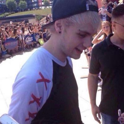 rt my first tweet and follow my main account for a follow back? @ZODlACMGC