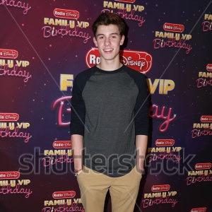 FOLLOW @shawnshugs AND BE ACTIVE