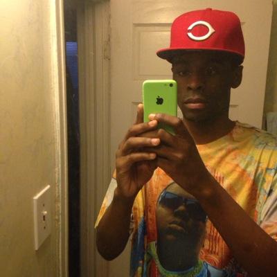 no need for a bio just follow me cuz I'm a fuckin superstarr and i stay on my hustle gettin money to