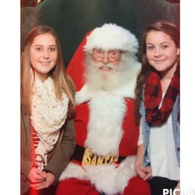 emilylover17's profile picture. 