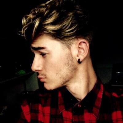 Paablo_L's profile picture. Girar en la segunda estrella a la derecha, volando hasta el amanecer. Sagitario.