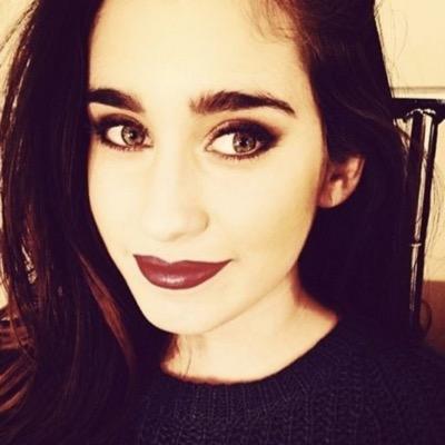 hey_dinahjane's profile picture. 