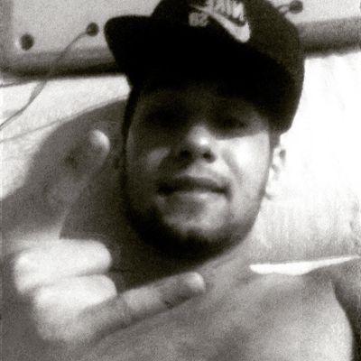 me encaixo no padrão errado ♫  http://t.co/cB1PHMvnrH…