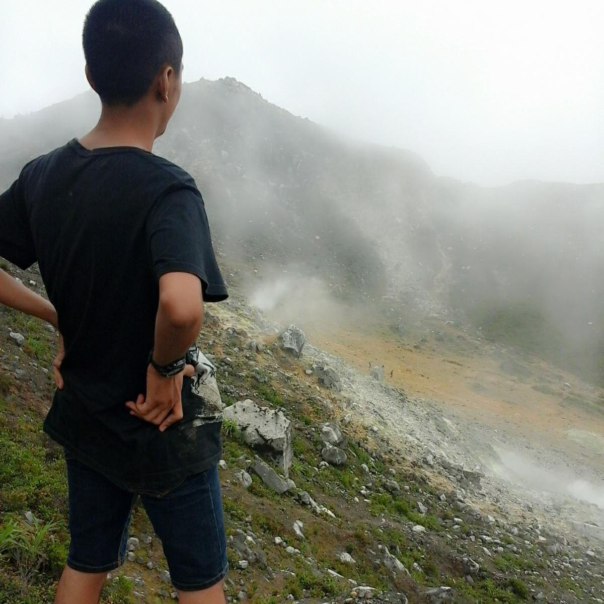 Twiter wa cman untk liat twiter mu :D              Anak Jaman SKrg _-, sosmed di mana2