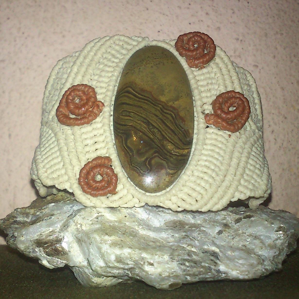 ORTIZMACRAME's profile picture. Es una pagina totalmente destinada a las manualidades, en especial a el macramé como una forma de arte,expresión y de vida