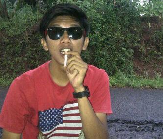 doniramdhani_'s profile picture. Walaupun muka tersenyum. Tapii otak acak ² kan.