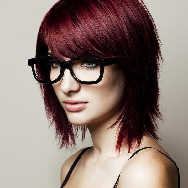 [18] [Rusa] [Bisexual] [Umbraquinesis] La imagen se distorsiona. Nuestra sombra es lo más real que existe.