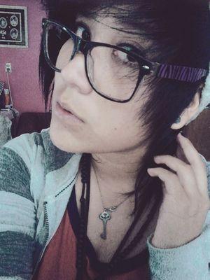 Hola soy fanny &' soy rocanlover :3 me gusta justin &' coldplay :3