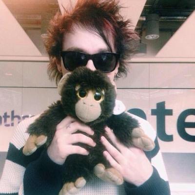don't follow this account follow @hemmoftboca instead, I follow back. ily and I hope your sunshine follows you