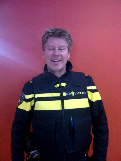 Wijkagent | #020Zuid | #DePijp | Politie Eenheid Amsterdam | Vuile was heb ik niet, wel mooi werk | Positief kritisch op PERSOONLIJKE titel