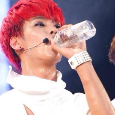this is a free follow from @xiuminimized bc i wuv you all! follow her instead of this acc