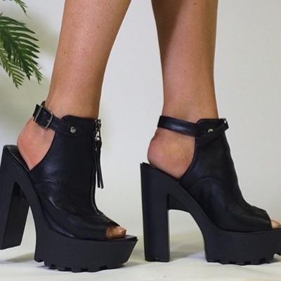 Shoes world Sandals , heels , boots , flats وكيله شركه بابليك بالرياض For Order :+966501308253  للطلب او الاستفسار التوصيل للرياض وجميع انحاء العالم