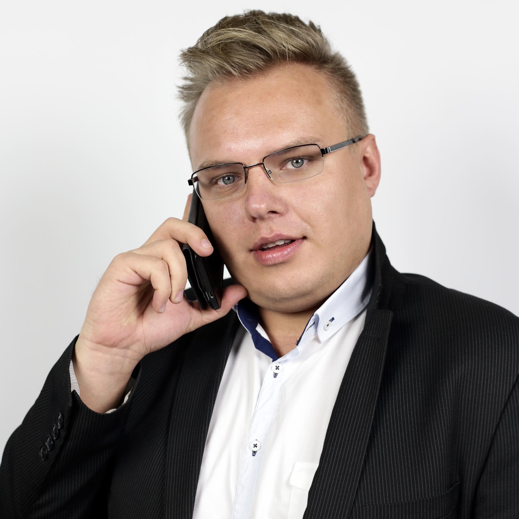 I am assistant professor of Computer Science at the Department of Computational Intelligence, Wroclaw University of Technology, Poland.
