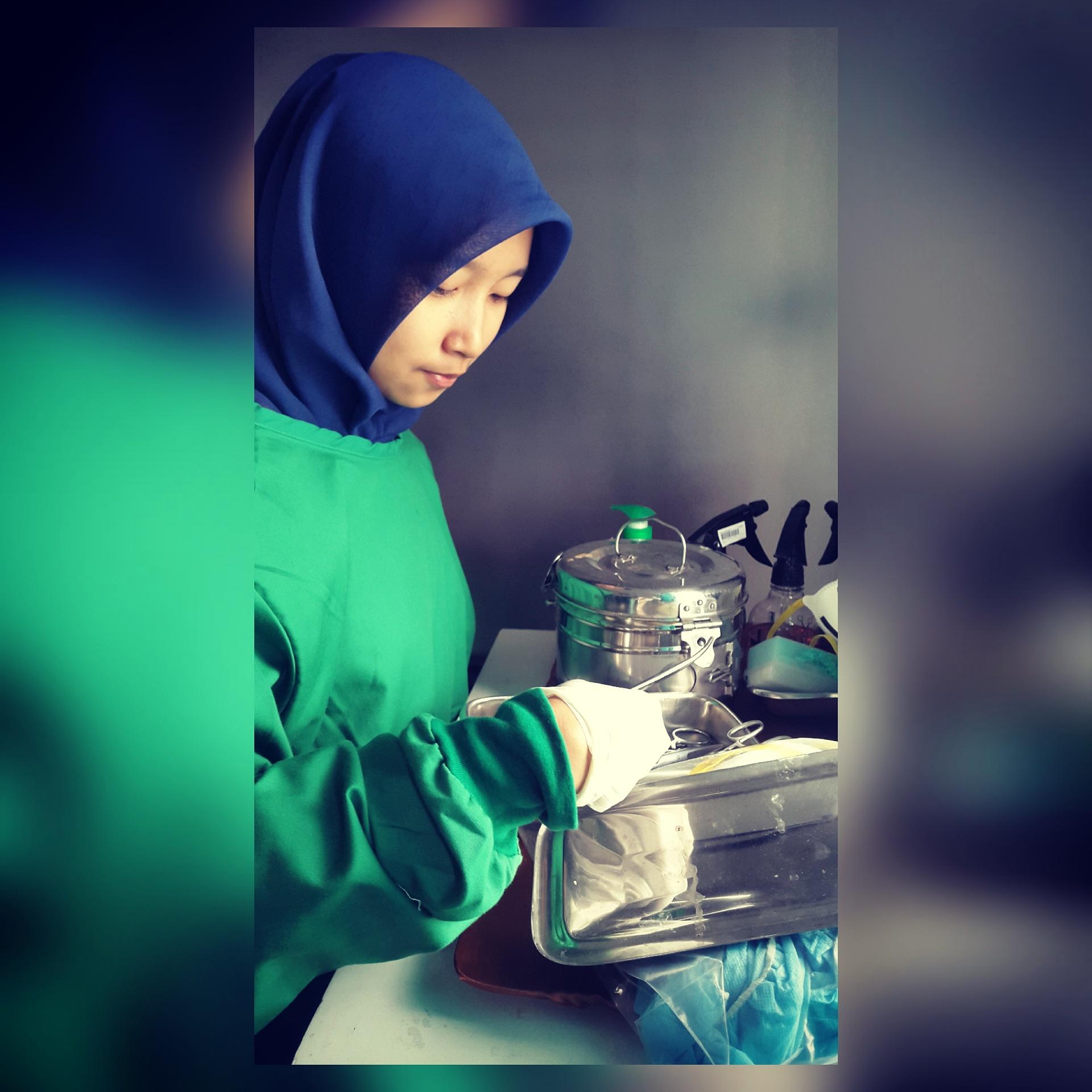 Cinta itu bukan apa yg di fikirkan oleh akal tapi cinta adalah apa yang di rasakan oleh hati