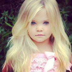 Baby!Sigyn. @LittleBabyLoki's girlfriend. (And that makes him my boyfriend!) I'm a minnow of @UnquietDepth. When I grow up, I'll drink all the tea. (#RP)