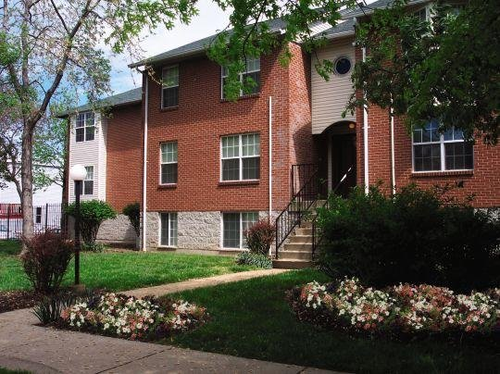 Great apartment living next to Historic Lafayette Square. 1-888-852-8534