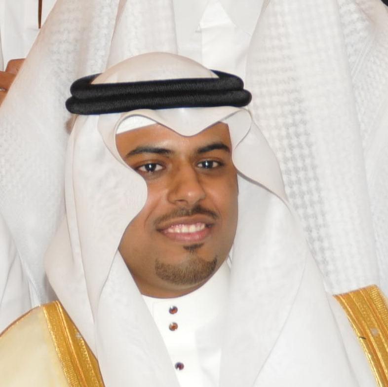 طبيب أسنان، يعيش على الأرض، أحلامه لعنان السماء يهوى قراءة الكتب، وإهداءها!