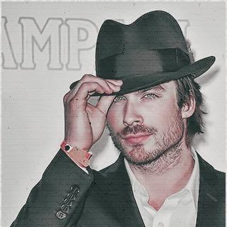 ahma7doof's profile picture. في كُلِّ ليْلٓه حرُوٓفيِ تَترآقصُ بينَ أناملي و كّل حرف يَدفعّ الأخر بكُل أنانِية يودّ أن يكّون أول مَن يكتّبك✿