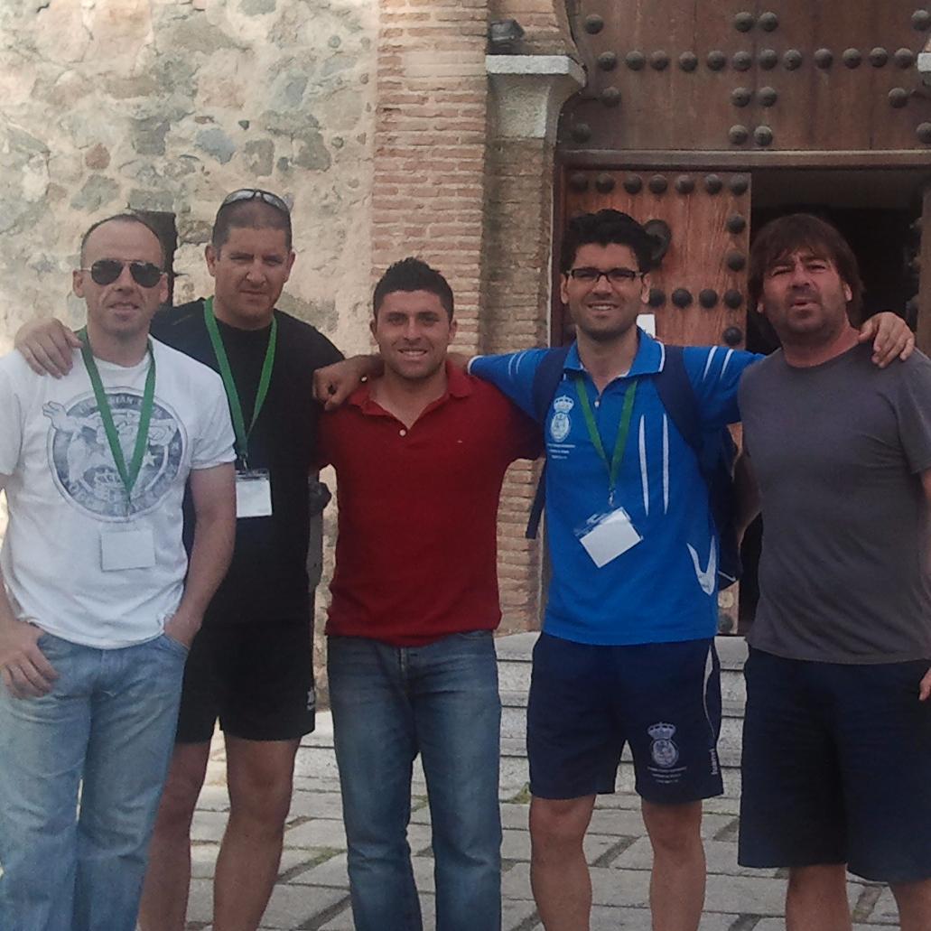 Entrenador Nacional UEFA PRO de Fútbol. Maestro de E. Física. Grado en E. Primaria. Apasionado y leal a la palabra dada.