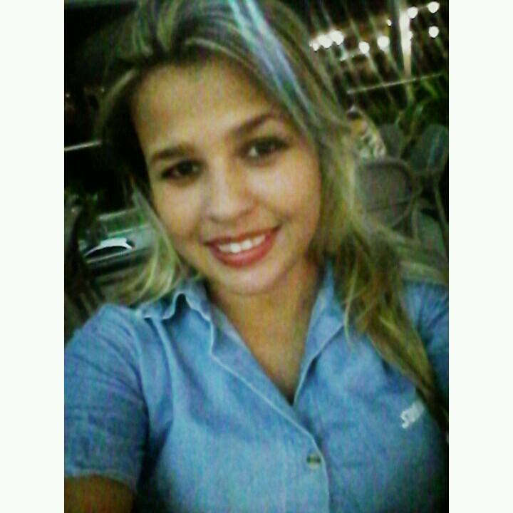 Cristã, Ministra de louvor ,Gerente na Subway e
Mãe de duas princesas !