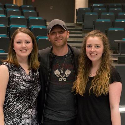 RobinBeal3's profile picture. Psych major at University of Ottawa - artist and baker - military brat :P