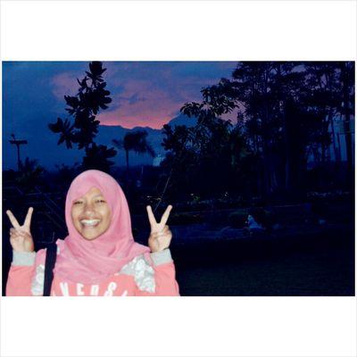 Bella_48_'s profile picture. Smp13 Malang || 7F 8B 9A || fokus kls IX lulus 100% aminn o:)