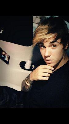 Im boy belieber and i want to follow me Justin!:')