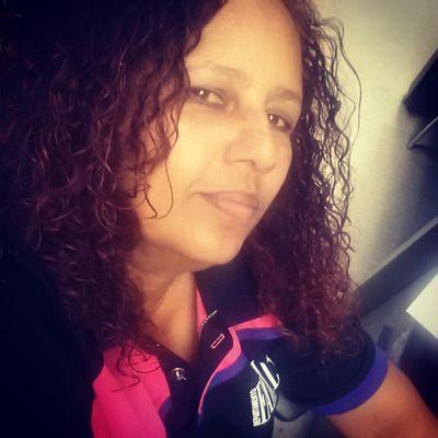 Isabelina, triplemente popular,  trabajadora social.  compartir y socializar en grupo es lo que me fascina