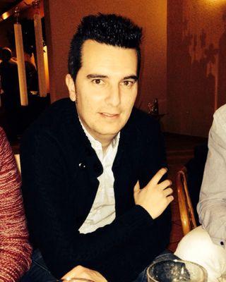 Diplomado en Relaciones Laborales, amigo de mis amigos y aficionado al FCB