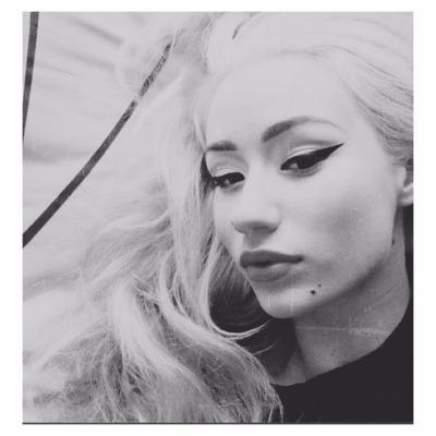 'Solo chi ha visto il buio può apprezzare la luce' @taylorswift13 @onedirection @ArianaGrande @IGGYAZALEA