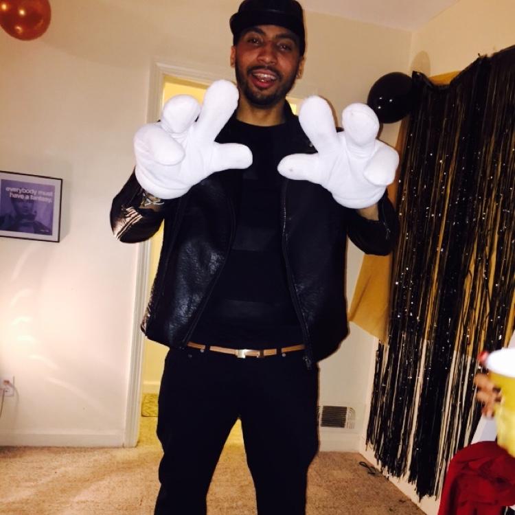 Sn3ak3r_Fiend's profile picture. #VaultLyfe #VaultGang