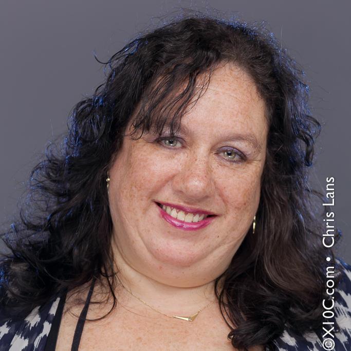 Eindredacteur bij Streekblad Zoetermeer van Wegener echtgenote moeder. Interesse: theater, musical, boeken, gemeentepolitiek, reizen, koken. Gek op Australië.