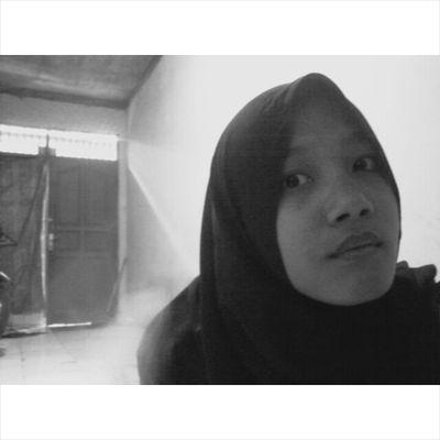 tanpa status.