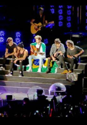 This twitter is for those girls who are eternamentes Directioners, those who are crazy, passionate and powerful by the best in the world One Direction H.N.L.L/Z