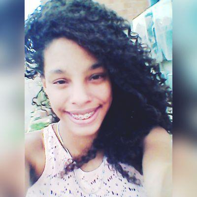 Ela é mulher certa parceiro , apenas com um sorriso te bagunça inteiro ✌