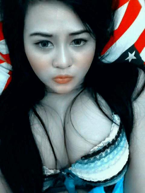 Perempuan | Pelakon | Penulis | Pengarang | Penyiar | Pembawa Acara | Wanita karir | Pengantin jugak | kurang apalagi cobak ? I'm blessed di mimpi-mimpimu
