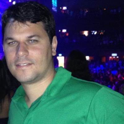 Administrador. Atualmente no segundo mandato de vereador do município de Canguaretama/RN, defendendo principalmente os jovens.