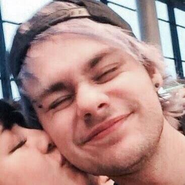 pls follow @o2Irh ily