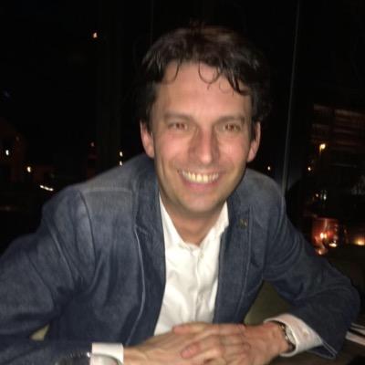Getrouwd met Ditte, 3 kinderen. Woonachtig in Wijchen en werkzaam als commercieel directeur bij Meddex.nl