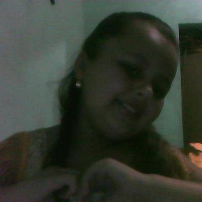 Sou uma menina alegre e que adora brincar.