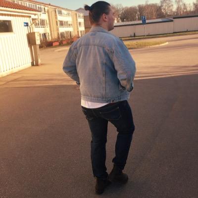 isse_ded's profile picture. 