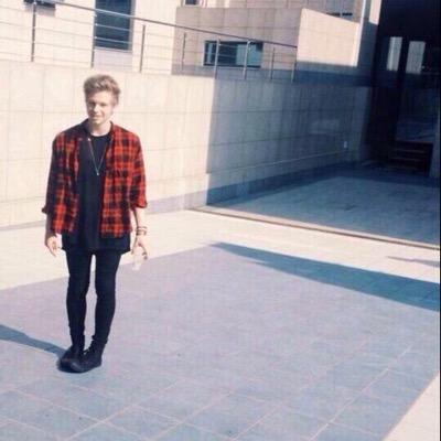 hey i just gave you a free follow :) so please go follow @ashtonjuana bc goals!!!