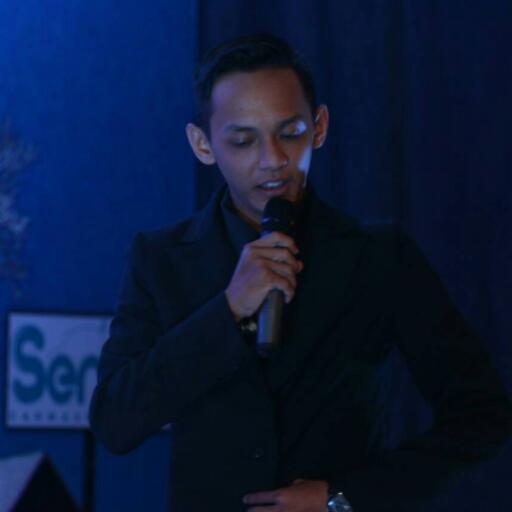 Orang yang (InsyaAllah) asik & masih belajar ngelucu di @StandUpPTK | kadang2 bisa jadi ArtDesigner |#DilarangKepo