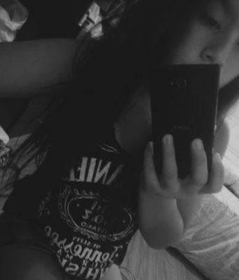 me gusta musica de todo tipo, PERUVIAN GIRL, i love movies, chilling out with my fucking friends :)

follow me :3