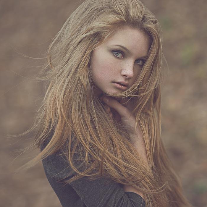 r_nagliy2's profile picture. Захотел выяснить, какой стороной класть документ в сканер, заглянул в инструкцию, а там написано: Положите правильной стороной.