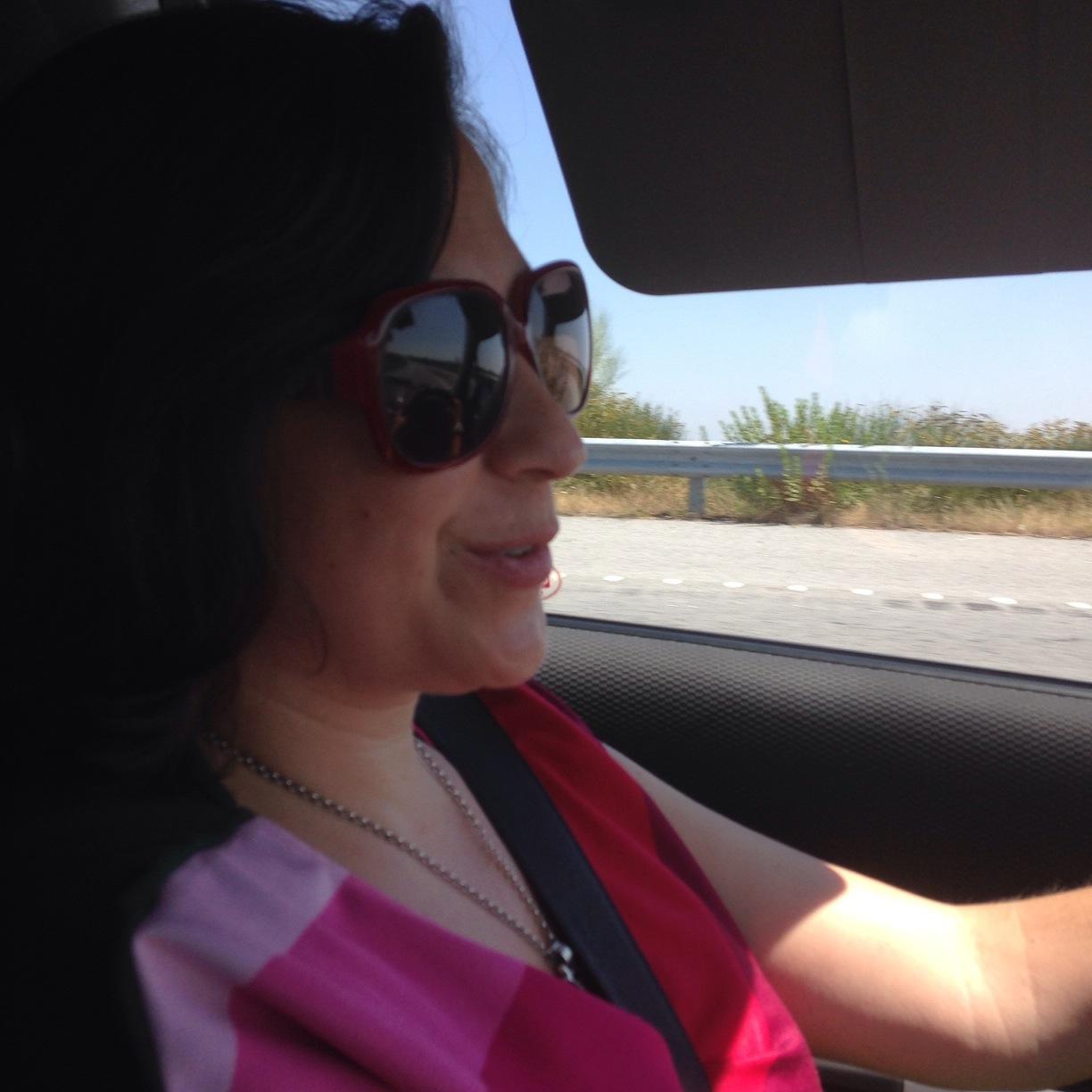 Madre/hija, maestra/alumna, lectora/escritora, viajera/casera...y/o muchas/pocas cosas/hechos más/menos