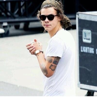 i'm giving away lots of dms follow @fuckmedeepnarry